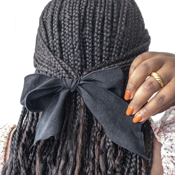 Gibou bow barrette in black - Picture 1 of 2